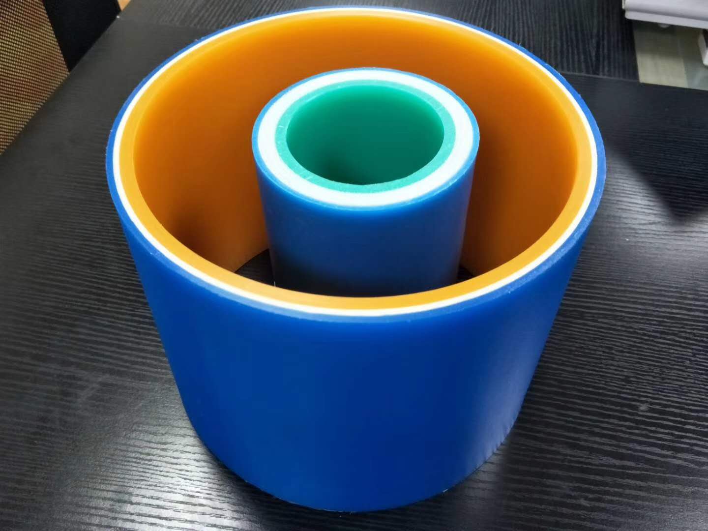 PE+連續(xù)玻璃纖維增強熱塑性單向預浸帶生產(chǎn)線（CFRT-UD 帶）