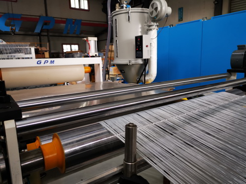 PE+連續(xù)玻璃纖維增強熱塑性單向預浸帶生產(chǎn)線（CFRT-UD 帶）