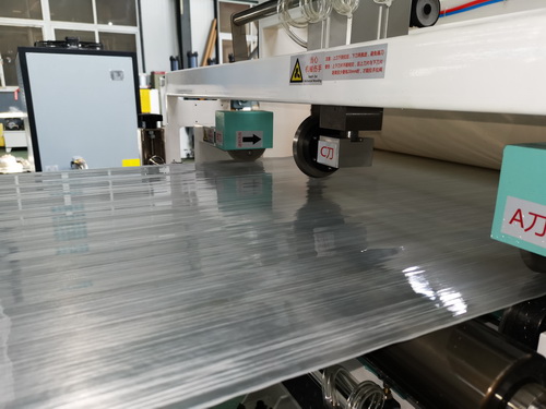 PE+連續(xù)玻璃纖維增強熱塑性單向預浸帶生產(chǎn)線（CFRT-UD 帶）